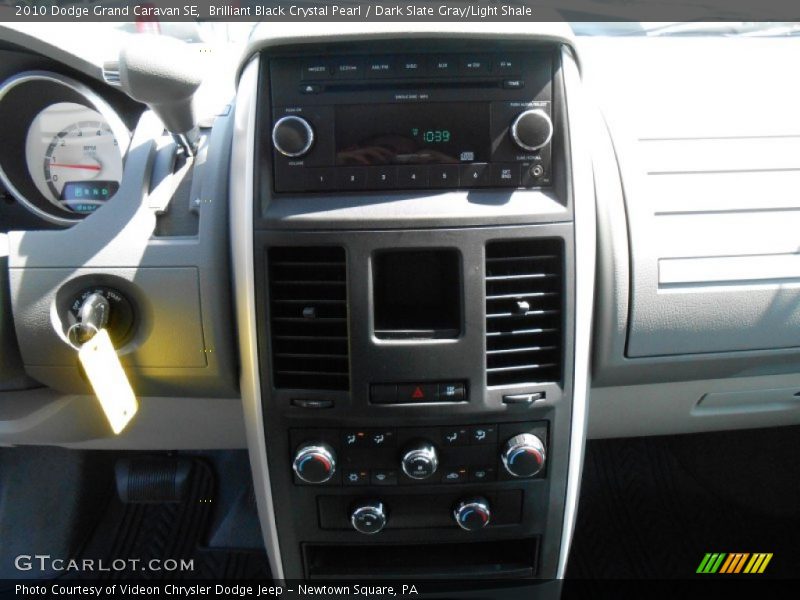 Brilliant Black Crystal Pearl / Dark Slate Gray/Light Shale 2010 Dodge Grand Caravan SE