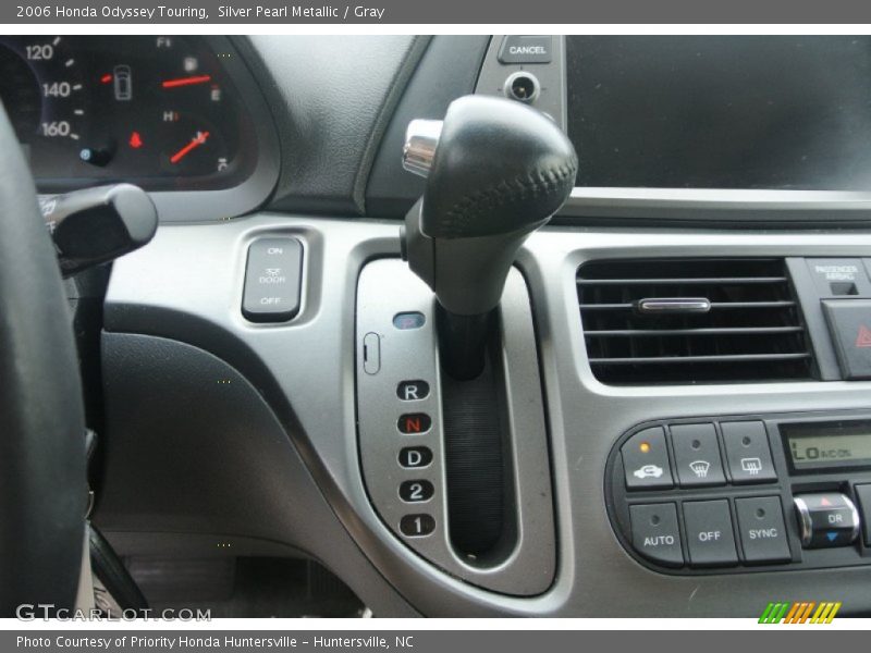 Silver Pearl Metallic / Gray 2006 Honda Odyssey Touring