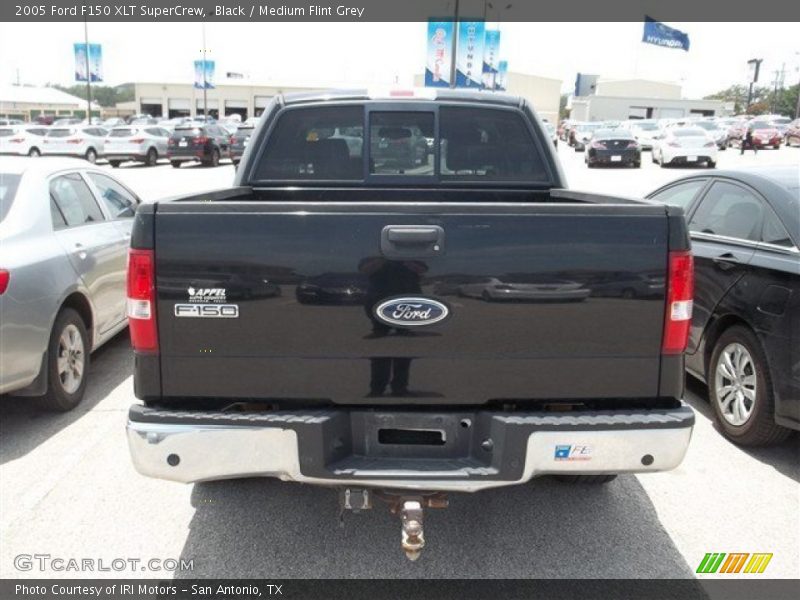 Black / Medium Flint Grey 2005 Ford F150 XLT SuperCrew