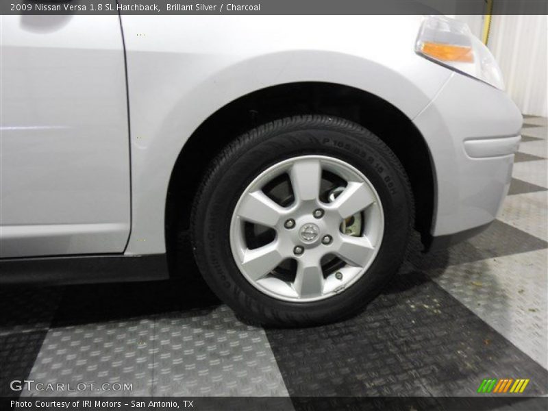 Brillant Silver / Charcoal 2009 Nissan Versa 1.8 SL Hatchback