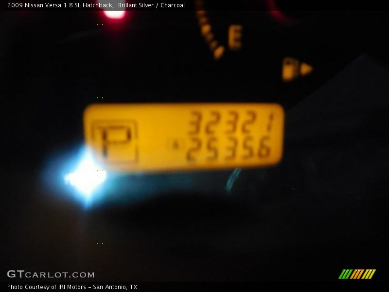 Brillant Silver / Charcoal 2009 Nissan Versa 1.8 SL Hatchback