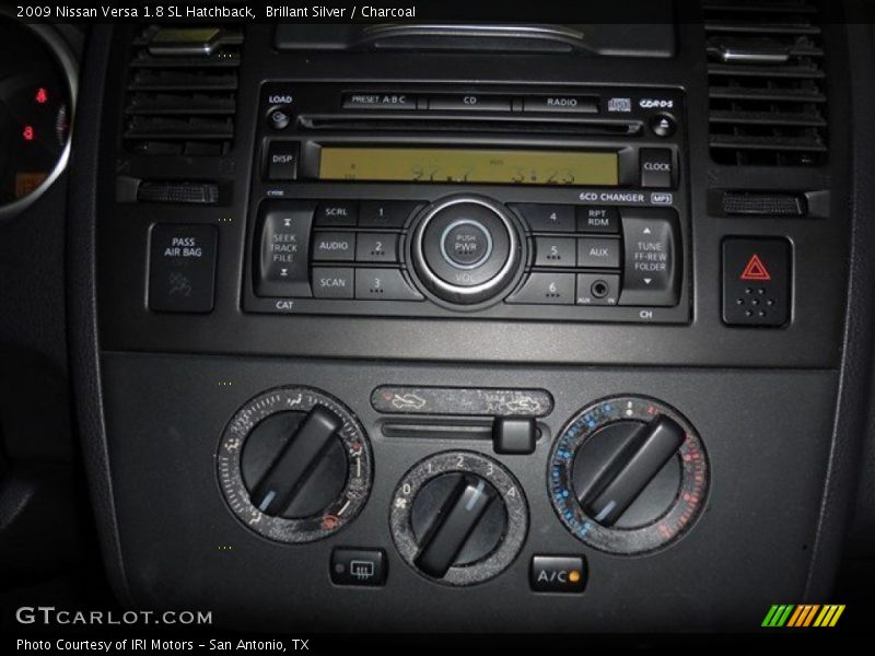 Brillant Silver / Charcoal 2009 Nissan Versa 1.8 SL Hatchback