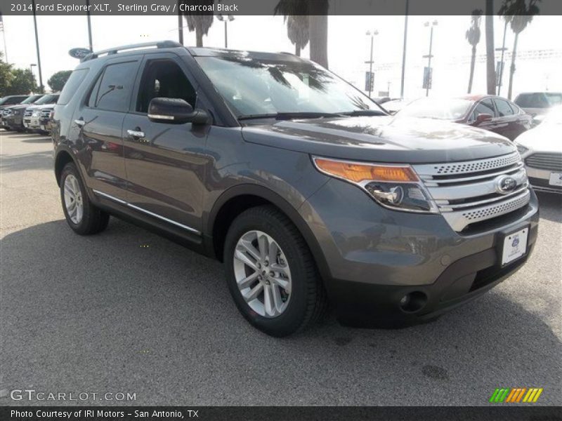 Front 3/4 View of 2014 Explorer XLT