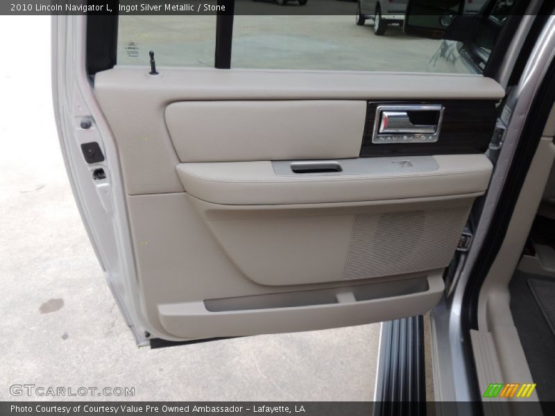 Door Panel of 2010 Navigator L