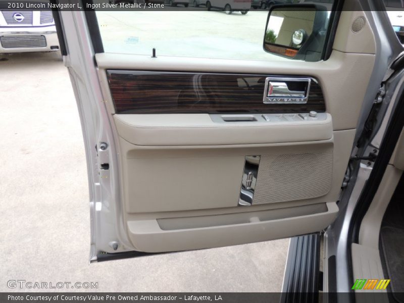 Door Panel of 2010 Navigator L