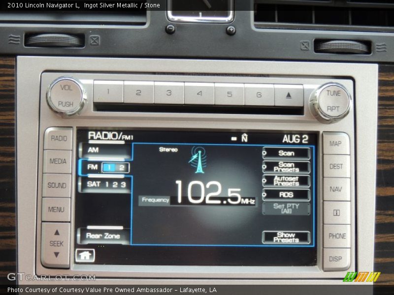 Controls of 2010 Navigator L