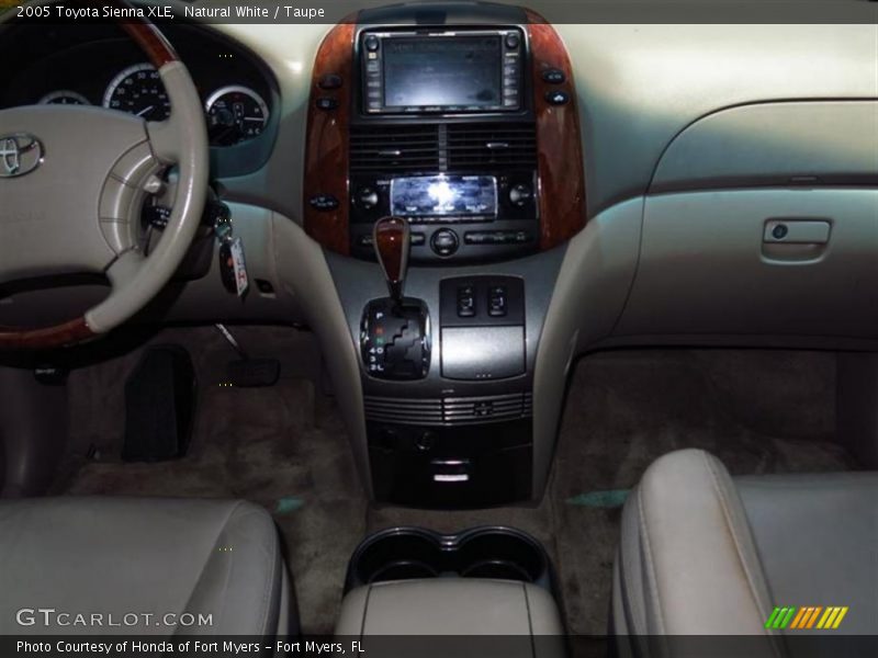 Natural White / Taupe 2005 Toyota Sienna XLE