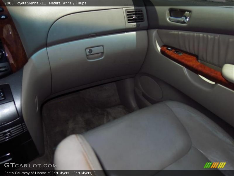 Natural White / Taupe 2005 Toyota Sienna XLE