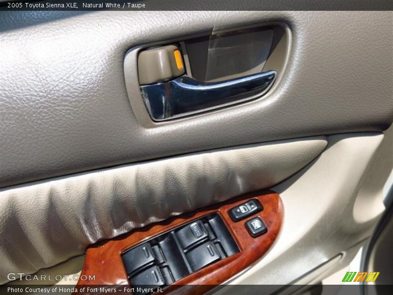 Natural White / Taupe 2005 Toyota Sienna XLE