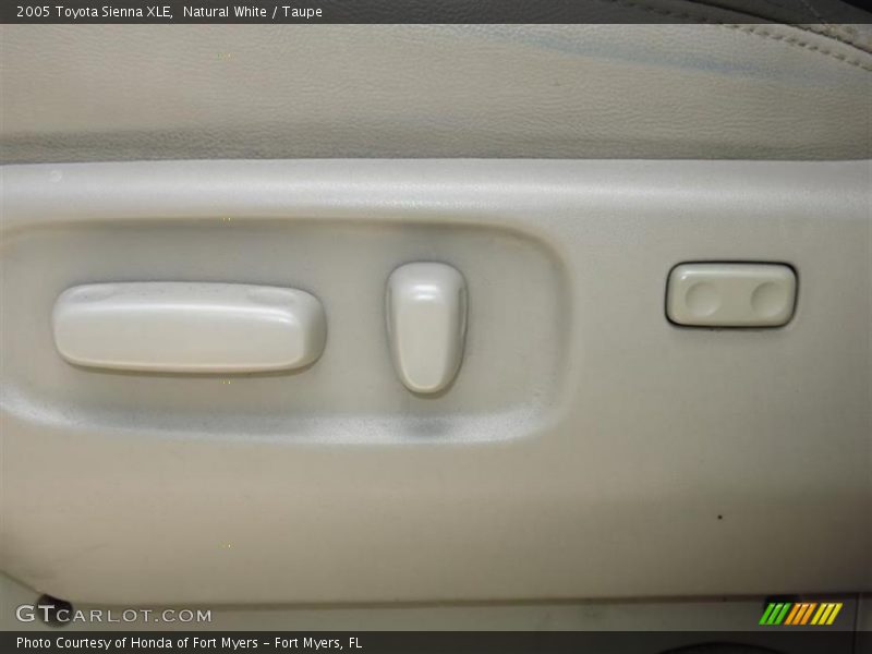 Natural White / Taupe 2005 Toyota Sienna XLE