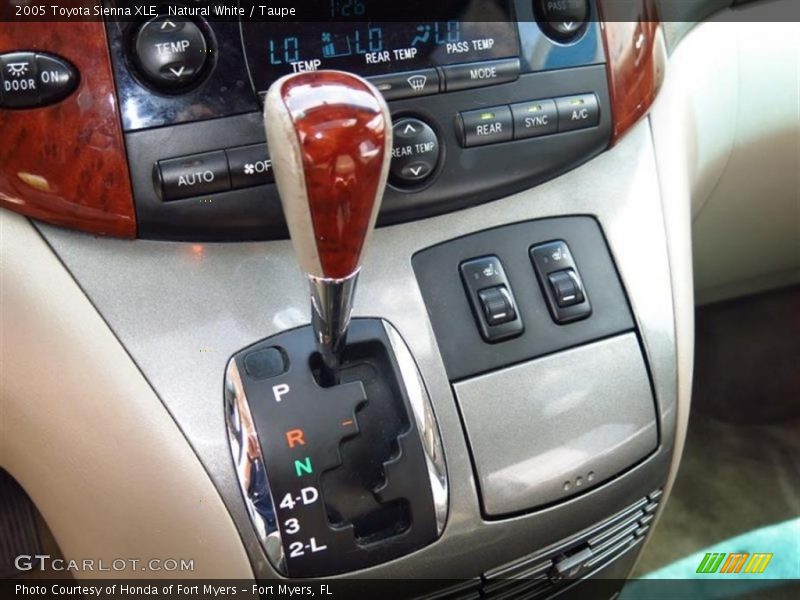 Natural White / Taupe 2005 Toyota Sienna XLE
