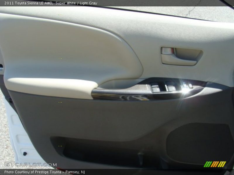 Super White / Light Gray 2011 Toyota Sienna LE AWD