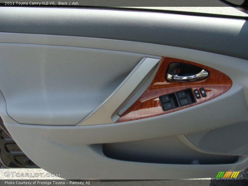 Black / Ash 2011 Toyota Camry XLE V6