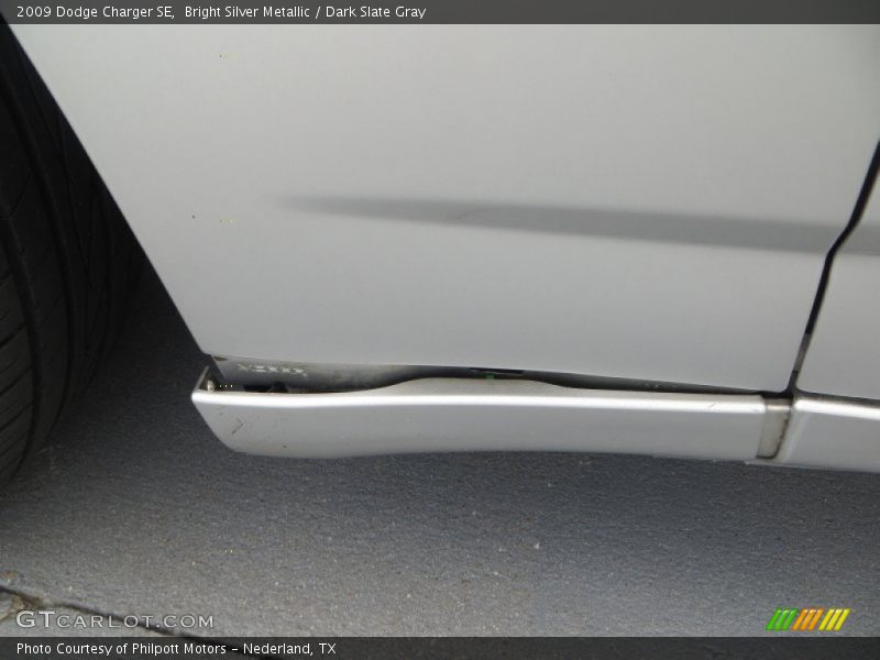 Bright Silver Metallic / Dark Slate Gray 2009 Dodge Charger SE