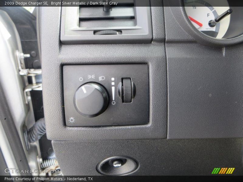 Bright Silver Metallic / Dark Slate Gray 2009 Dodge Charger SE