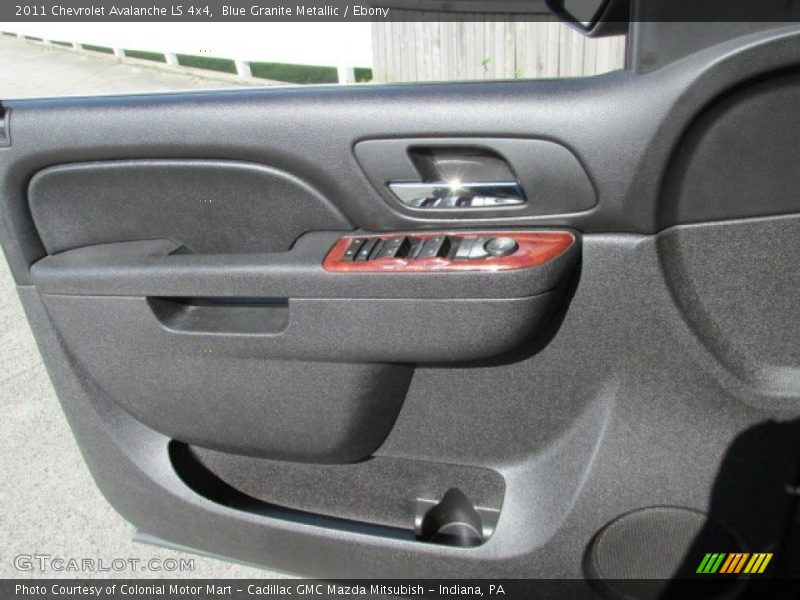Door Panel of 2011 Avalanche LS 4x4
