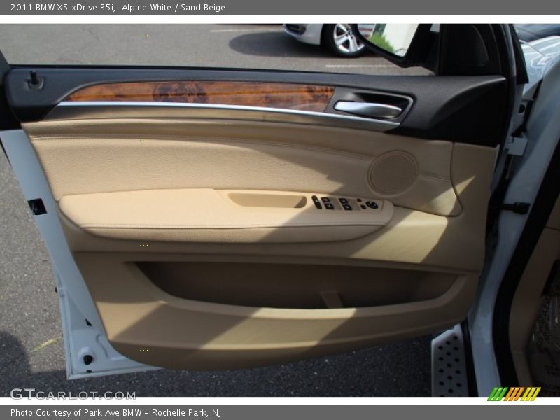 Alpine White / Sand Beige 2011 BMW X5 xDrive 35i