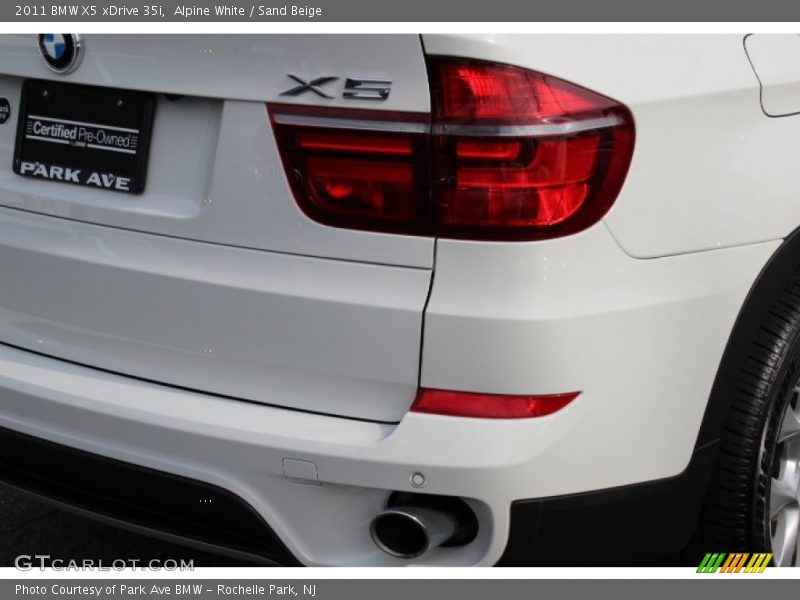Alpine White / Sand Beige 2011 BMW X5 xDrive 35i