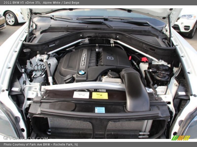 Alpine White / Sand Beige 2011 BMW X5 xDrive 35i