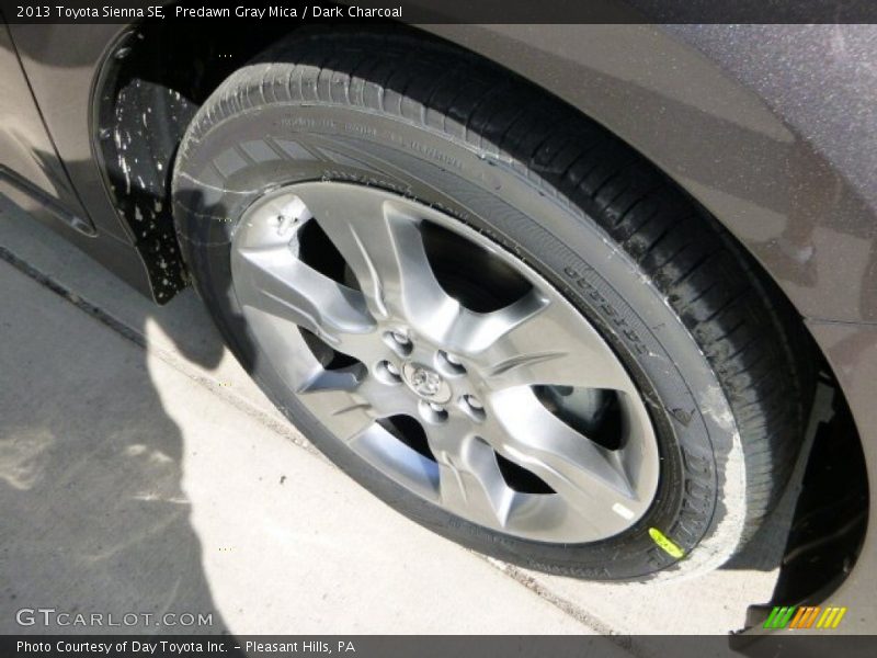 Predawn Gray Mica / Dark Charcoal 2013 Toyota Sienna SE