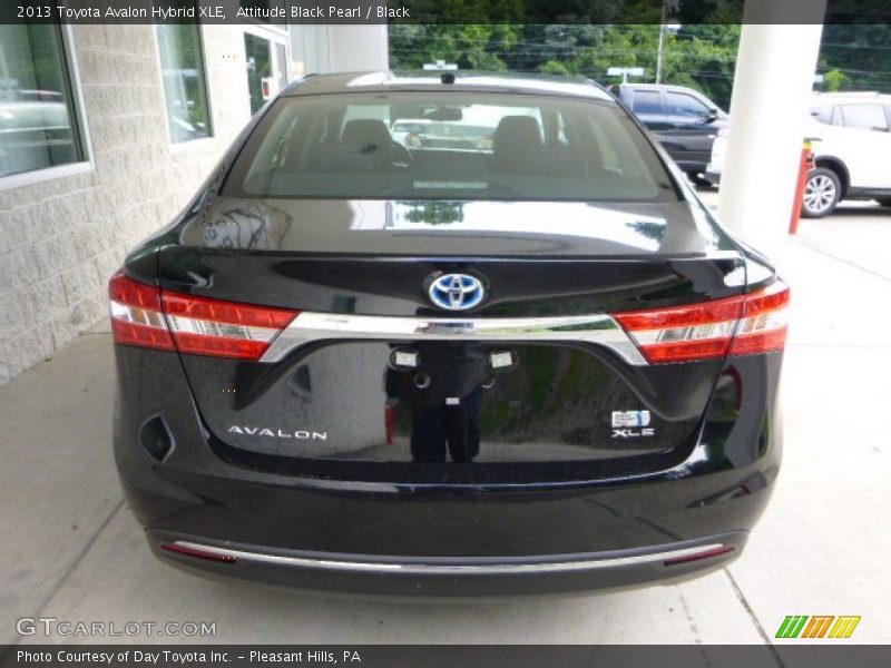 Attitude Black Pearl / Black 2013 Toyota Avalon Hybrid XLE