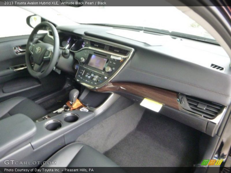 Attitude Black Pearl / Black 2013 Toyota Avalon Hybrid XLE