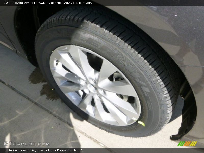 Magnetic Gray Metallic / Ivory 2013 Toyota Venza LE AWD