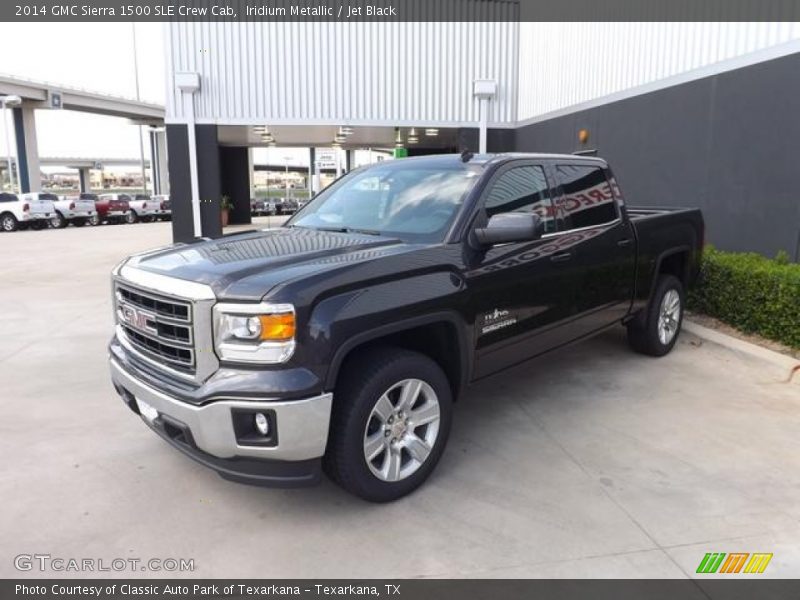 Front 3/4 View of 2014 Sierra 1500 SLE Crew Cab
