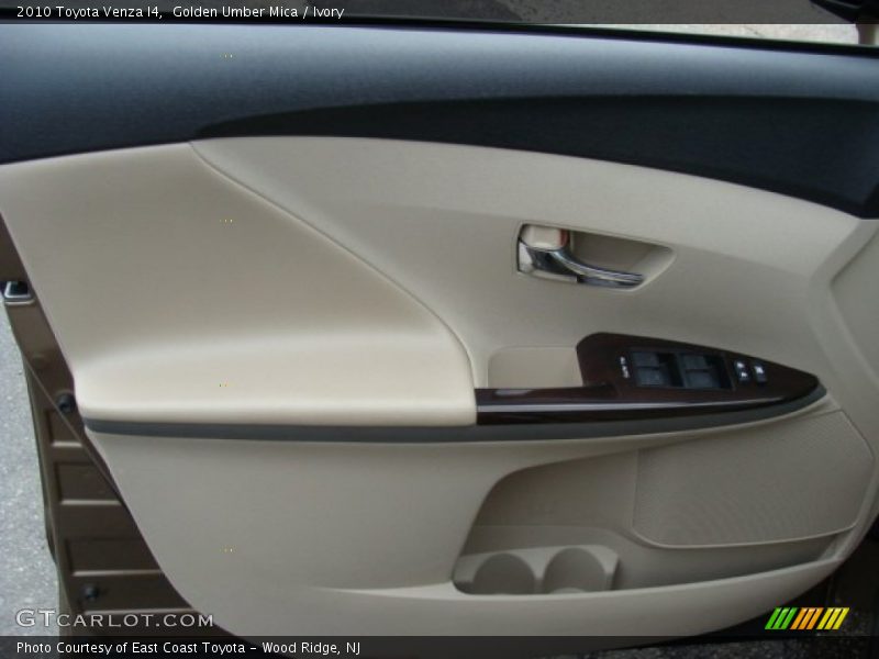 Golden Umber Mica / Ivory 2010 Toyota Venza I4