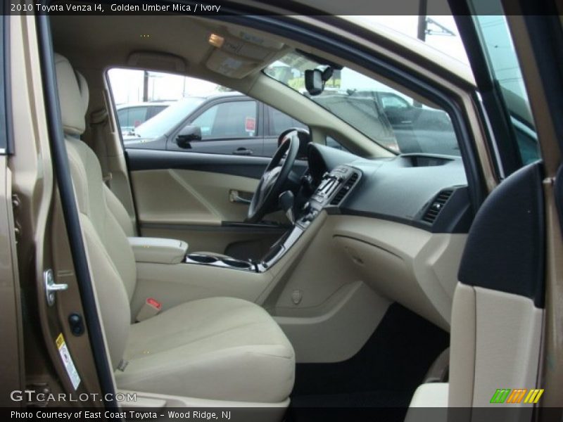 Golden Umber Mica / Ivory 2010 Toyota Venza I4