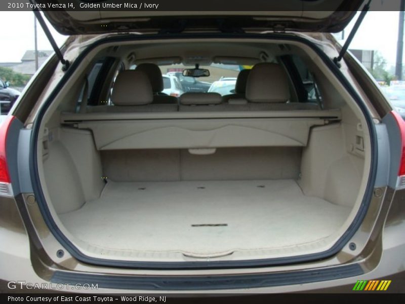 Golden Umber Mica / Ivory 2010 Toyota Venza I4