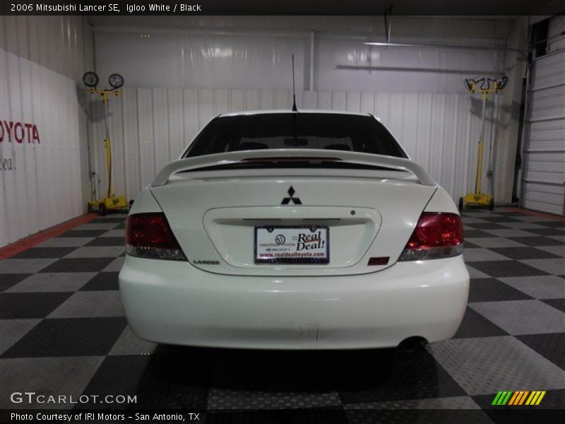 Igloo White / Black 2006 Mitsubishi Lancer SE