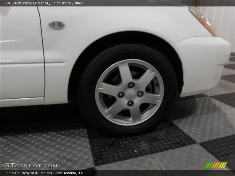 Igloo White / Black 2006 Mitsubishi Lancer SE