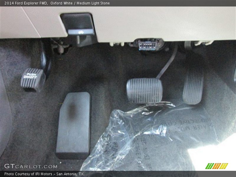 Oxford White / Medium Light Stone 2014 Ford Explorer FWD