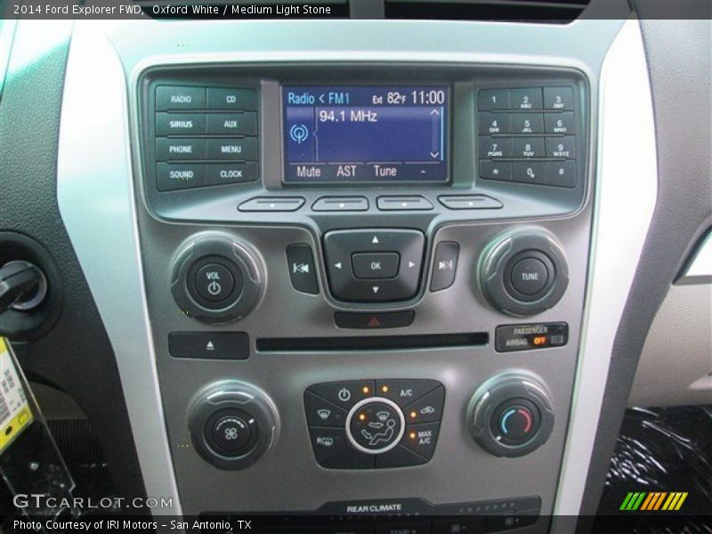 Oxford White / Medium Light Stone 2014 Ford Explorer FWD