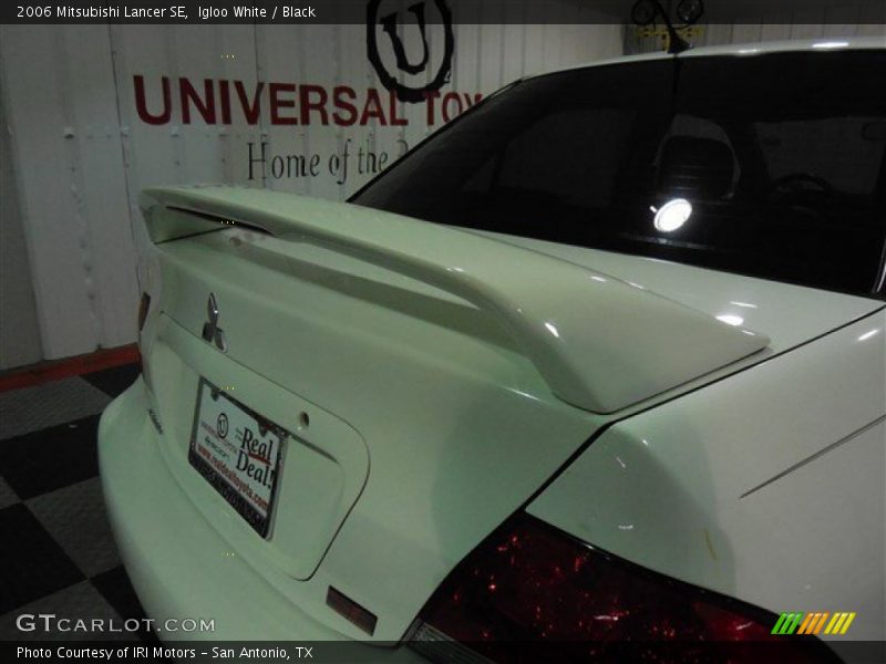 Igloo White / Black 2006 Mitsubishi Lancer SE