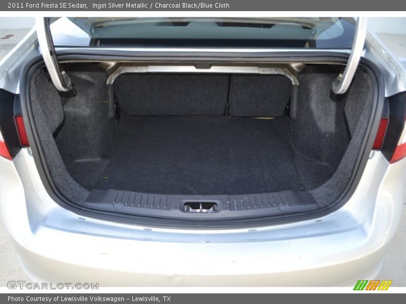 Ingot Silver Metallic / Charcoal Black/Blue Cloth 2011 Ford Fiesta SE Sedan
