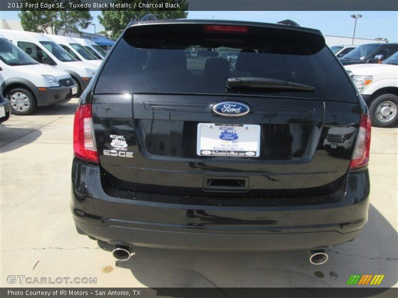 Tuxedo Black Metallic / Charcoal Black 2013 Ford Edge SE