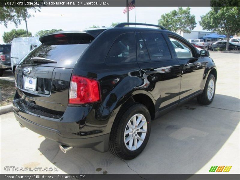 Tuxedo Black Metallic / Charcoal Black 2013 Ford Edge SE