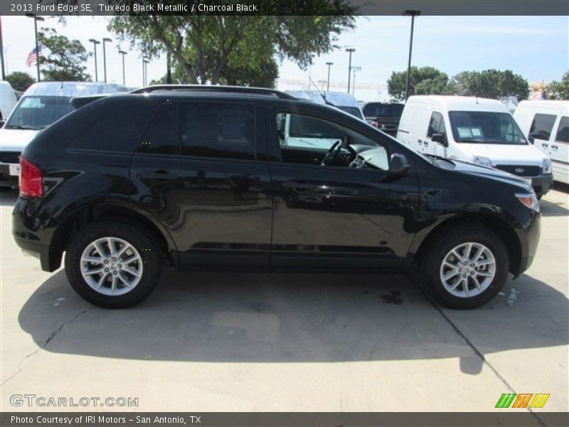 Tuxedo Black Metallic / Charcoal Black 2013 Ford Edge SE