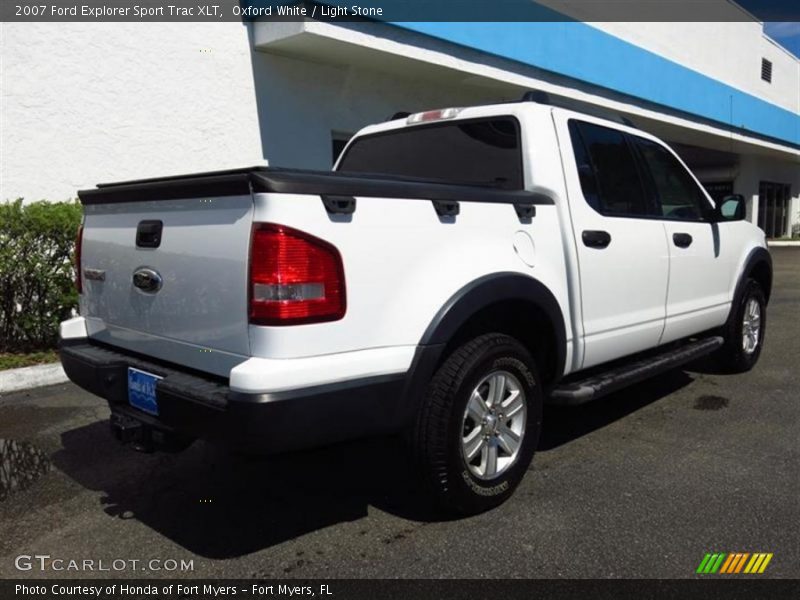 Oxford White / Light Stone 2007 Ford Explorer Sport Trac XLT