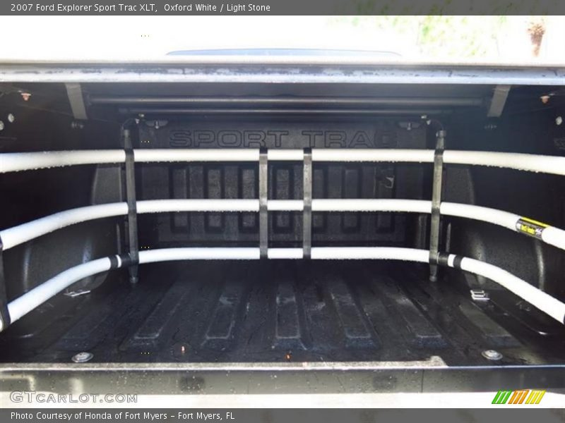 Oxford White / Light Stone 2007 Ford Explorer Sport Trac XLT