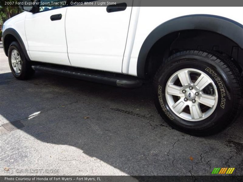 Oxford White / Light Stone 2007 Ford Explorer Sport Trac XLT