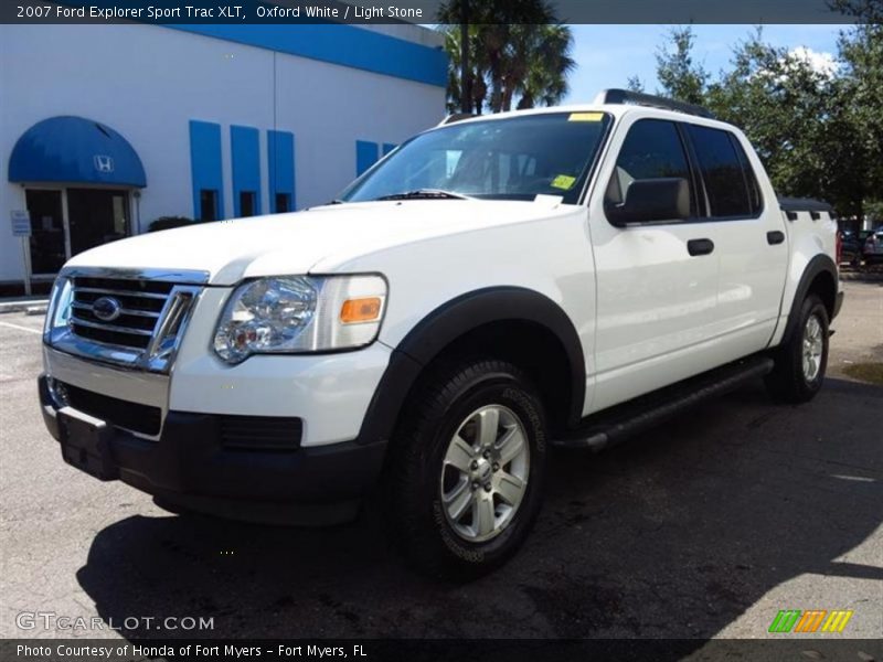 Oxford White / Light Stone 2007 Ford Explorer Sport Trac XLT