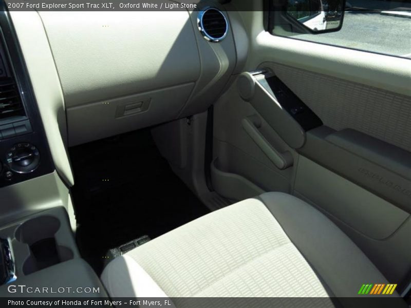 Oxford White / Light Stone 2007 Ford Explorer Sport Trac XLT