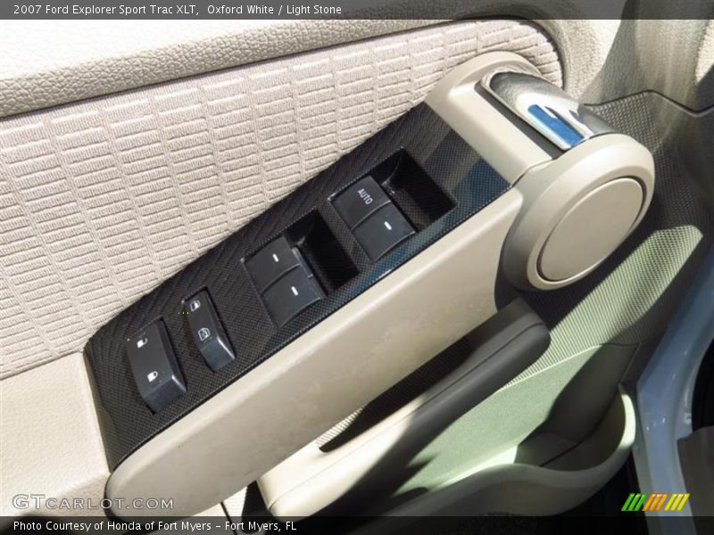 Oxford White / Light Stone 2007 Ford Explorer Sport Trac XLT