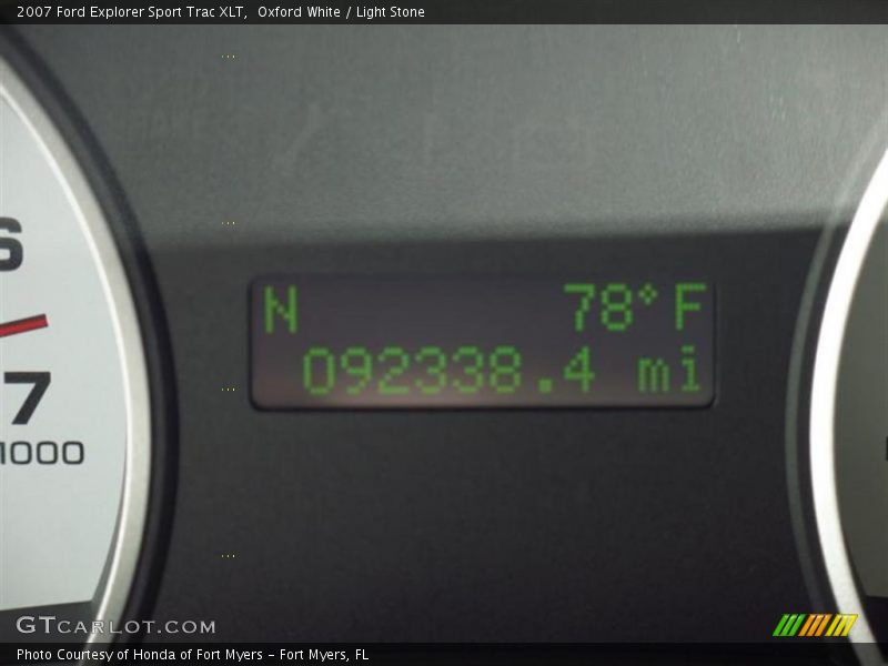 Oxford White / Light Stone 2007 Ford Explorer Sport Trac XLT