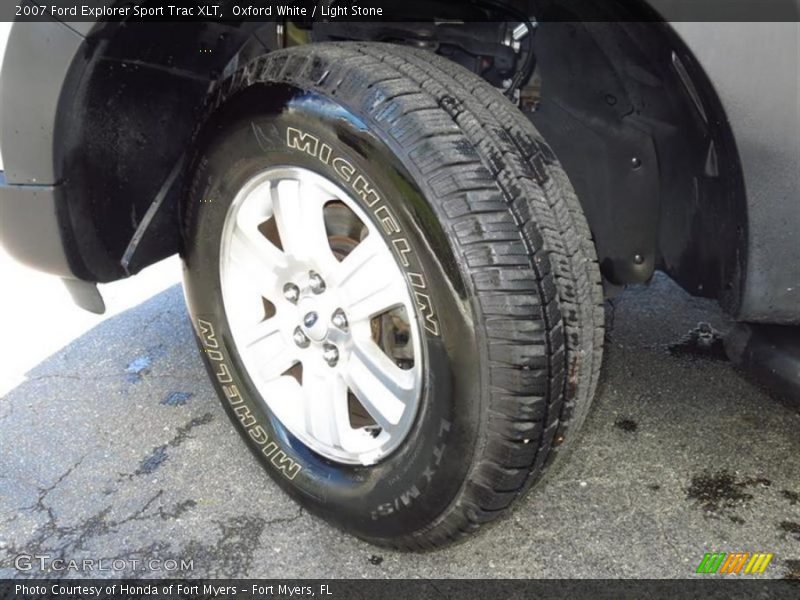Oxford White / Light Stone 2007 Ford Explorer Sport Trac XLT
