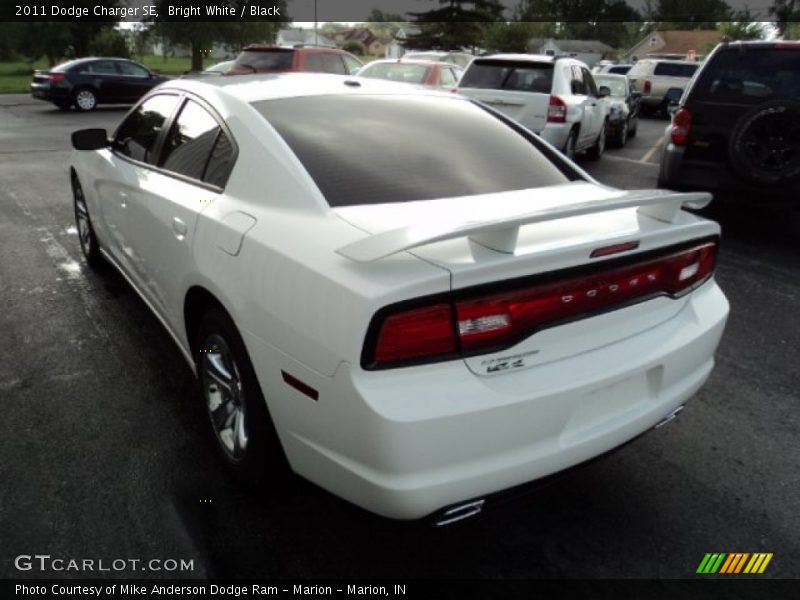 Bright White / Black 2011 Dodge Charger SE