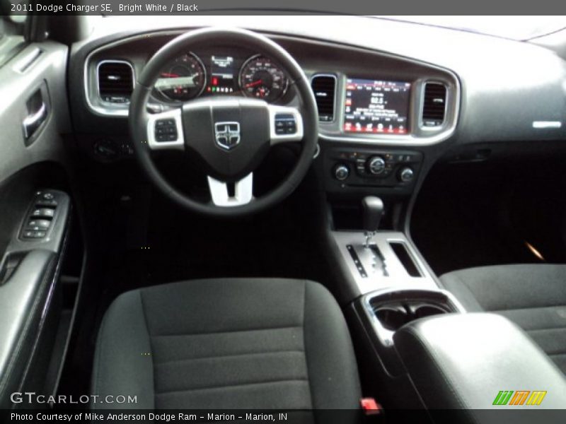 Bright White / Black 2011 Dodge Charger SE